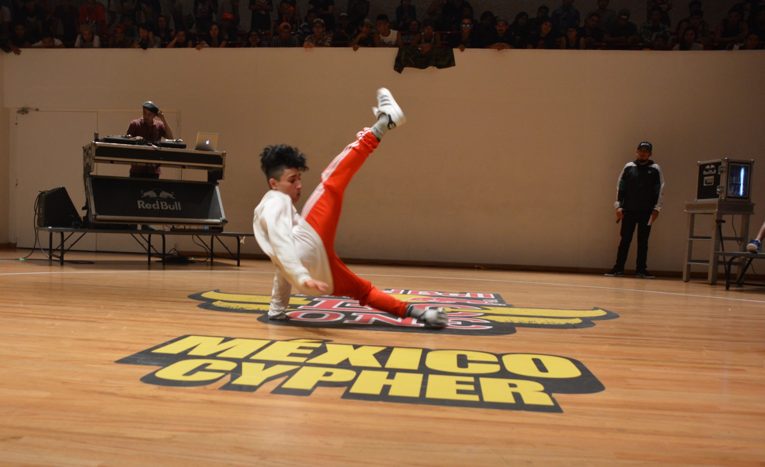Fotografía del BC One Red Bull Cypher, en el encuentro internacional Danza Urbana Generación Hip Hop llevado a cabo en el Centro Nacional de las Artes del 27 al 29 de mayo de 2016.