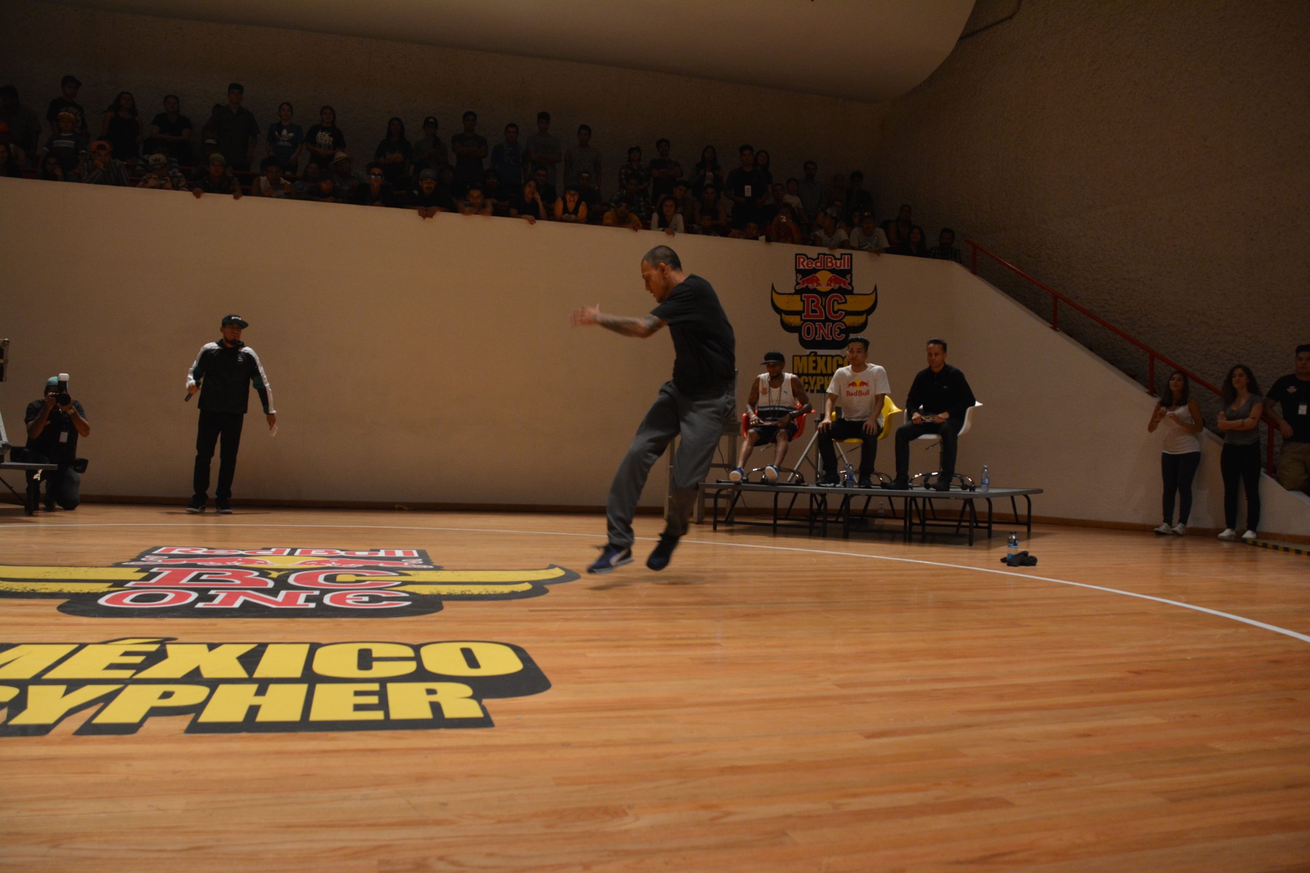 Fotografía del BC One Red Bull Cypher, en el encuentro internacional Danza Urbana Generación Hip Hop llevado a cabo en el Centro Nacional de las Artes del 27 al 29 de mayo de 2016.