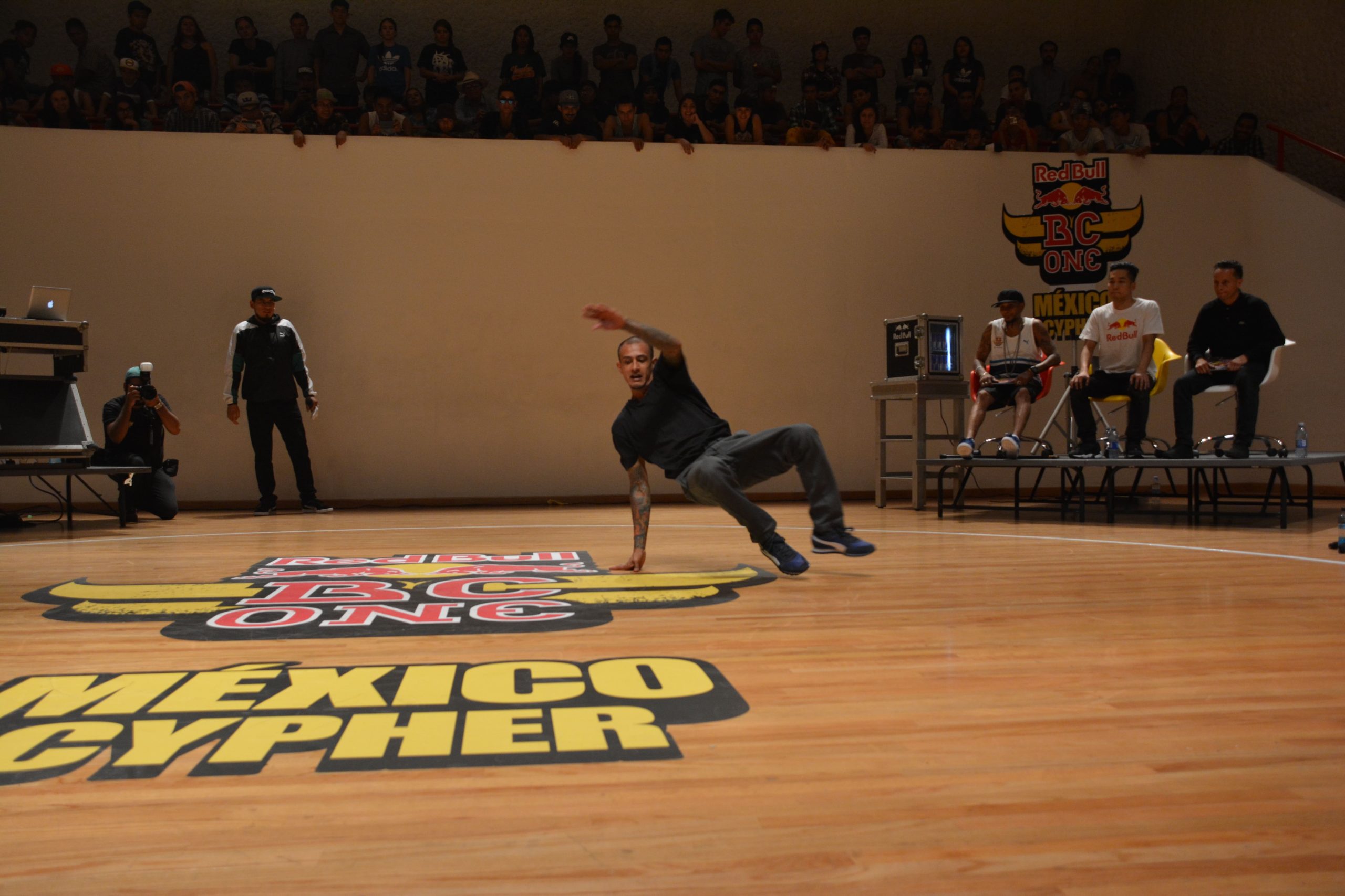 Fotografía del BC One Red Bull Cypher, en el encuentro internacional Danza Urbana Generación Hip Hop llevado a cabo en el Centro Nacional de las Artes del 27 al 29 de mayo de 2016.