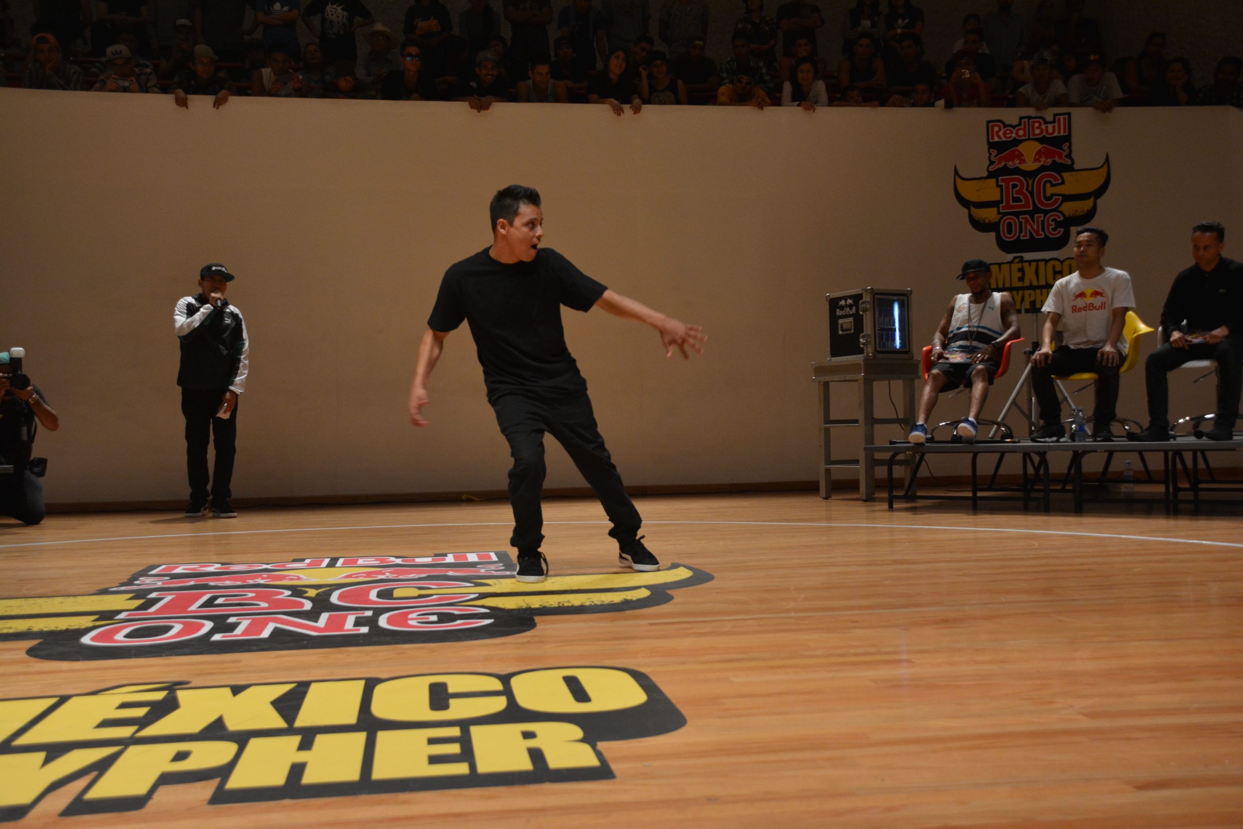Fotografía del BC One Red Bull Cypher, en el encuentro internacional Danza Urbana Generación Hip Hop llevado a cabo en el Centro Nacional de las Artes del 27 al 29 de mayo de 2016.