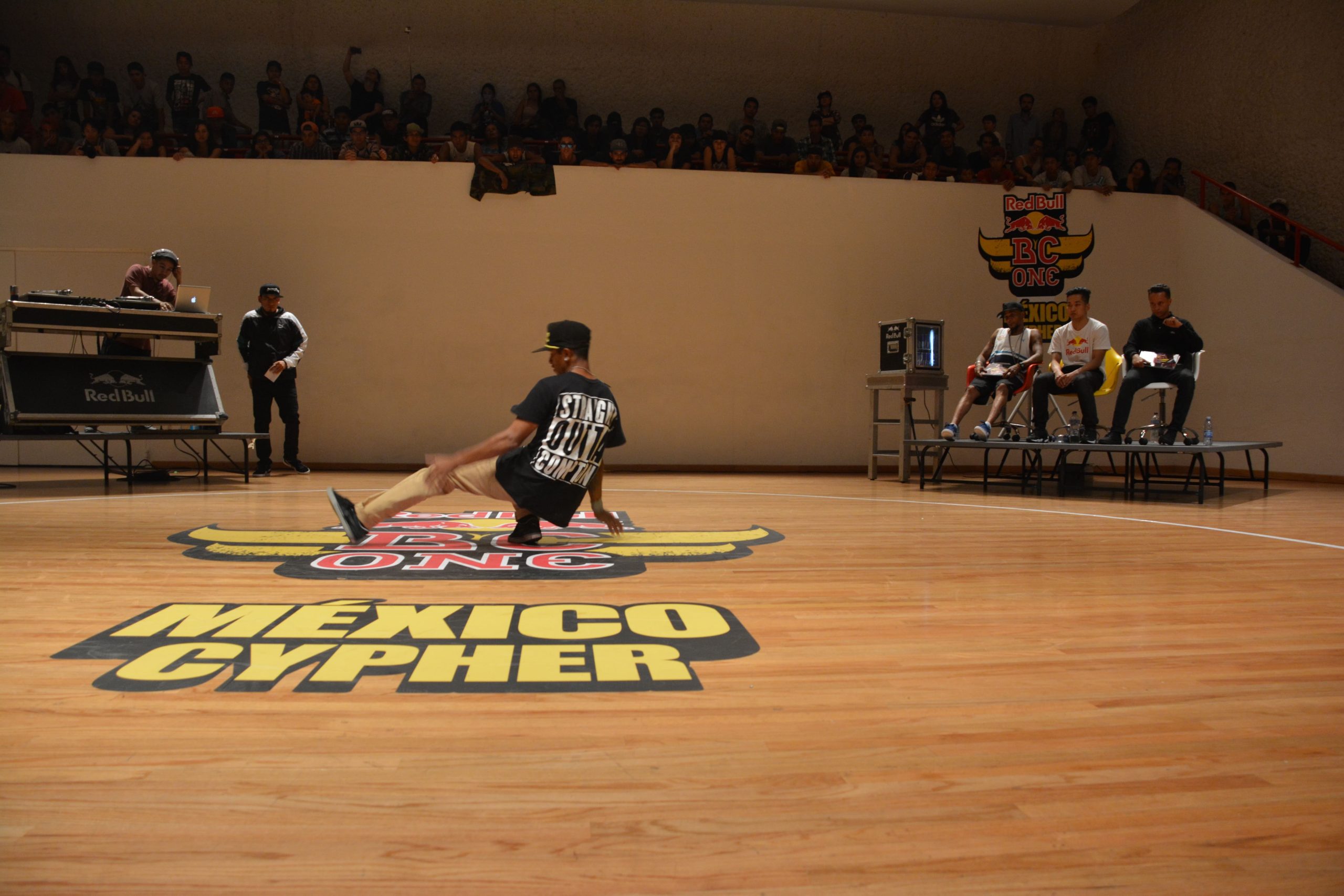 Fotografía del BC One Red Bull Cypher, en el encuentro internacional Danza Urbana Generación Hip Hop llevado a cabo en el Centro Nacional de las Artes del 27 al 29 de mayo de 2016.