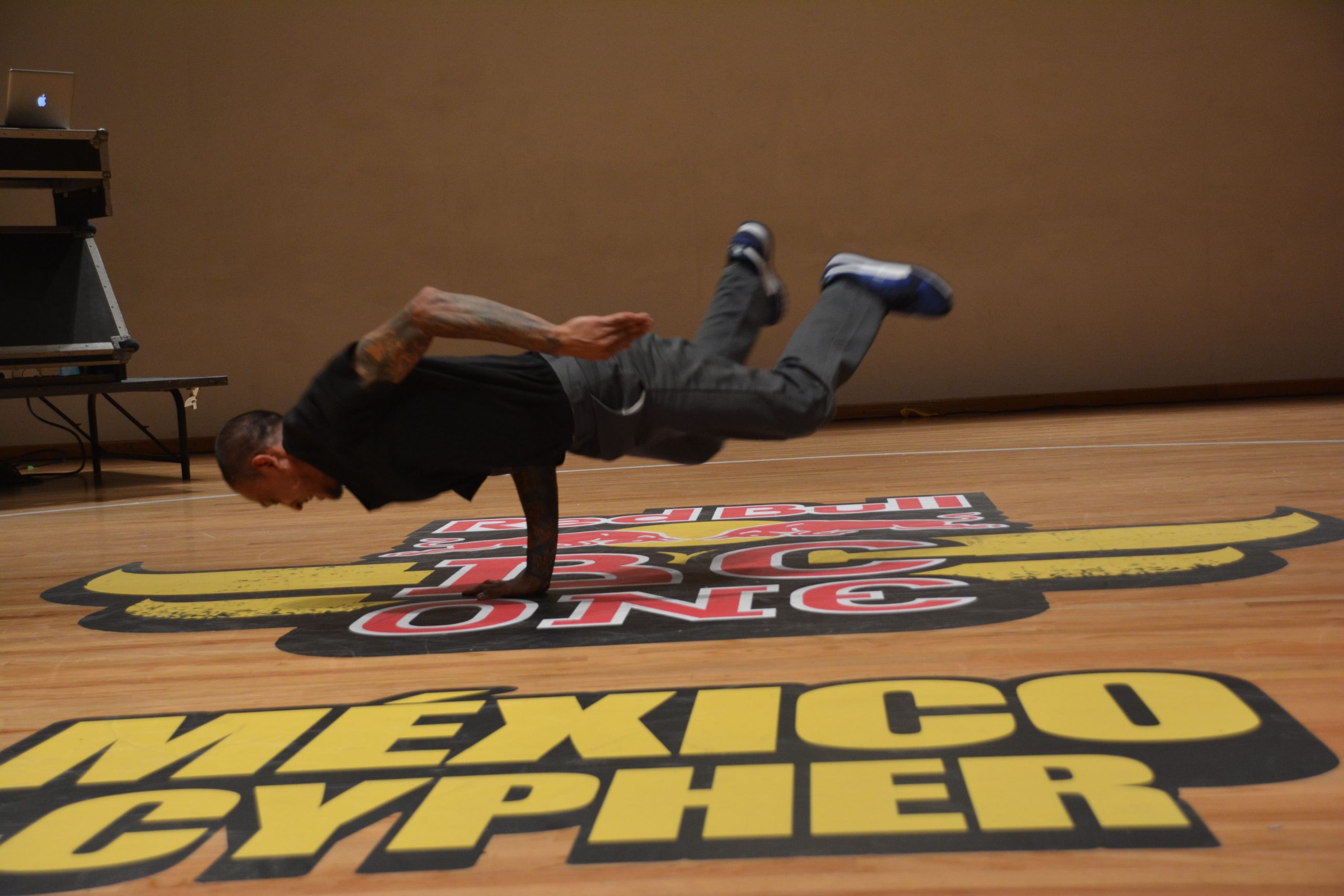 Fotografía del BC One Red Bull Cypher, en el encuentro internacional Danza Urbana Generación Hip Hop llevado a cabo en el Centro Nacional de las Artes del 27 al 29 de mayo de 2016.