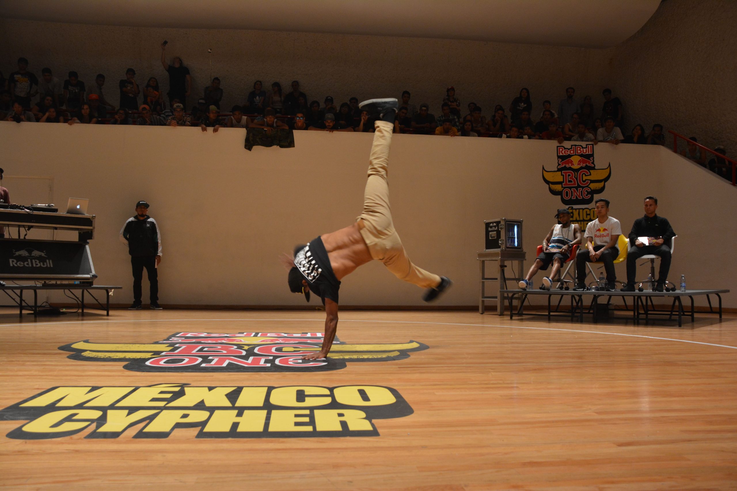 Fotografía del BC One Red Bull Cypher, en el encuentro internacional Danza Urbana Generación Hip Hop llevado a cabo en el Centro Nacional de las Artes del 27 al 29 de mayo de 2016.