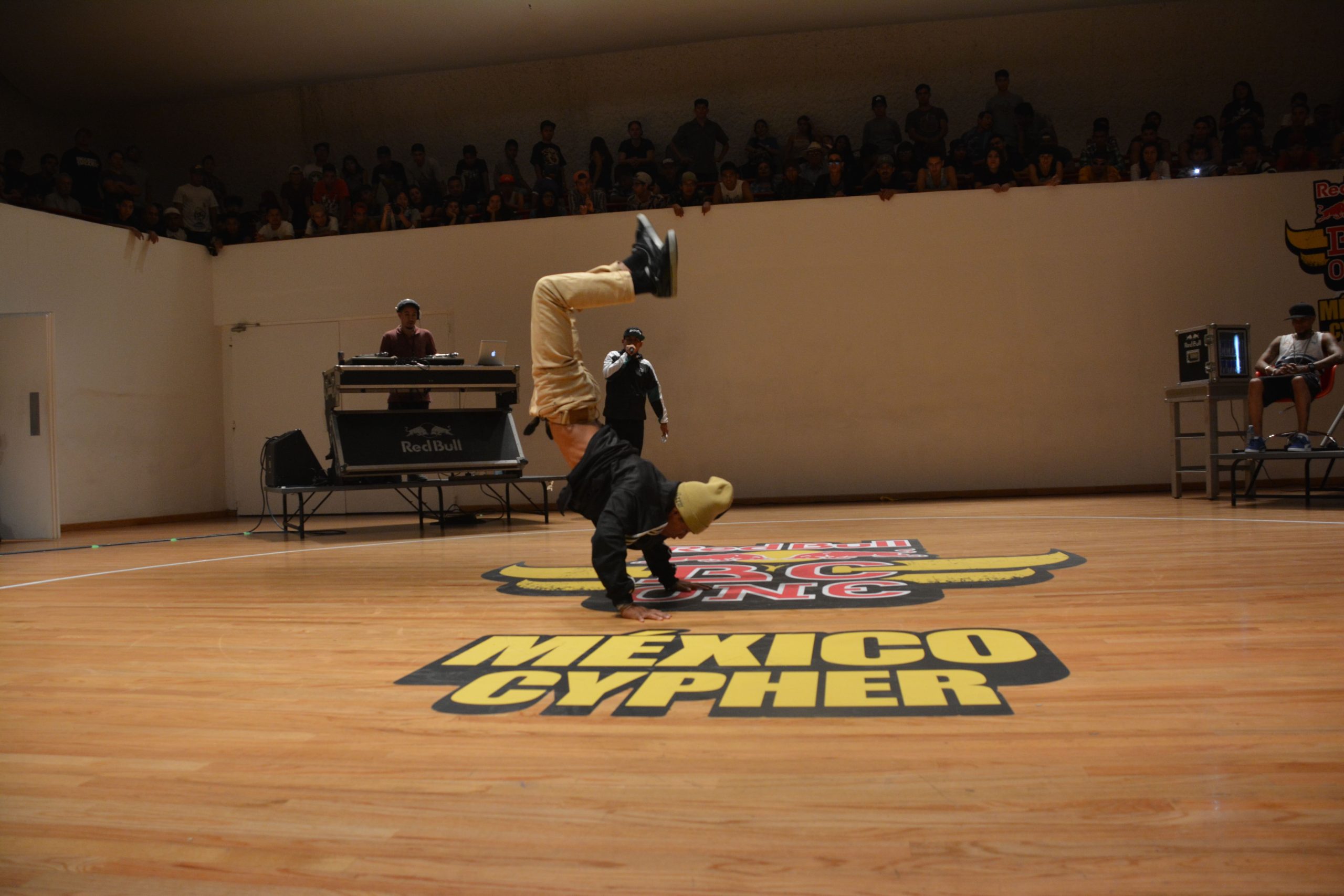 Fotografía del BC One Red Bull Cypher, en el encuentro internacional Danza Urbana Generación Hip Hop llevado a cabo en el Centro Nacional de las Artes del 27 al 29 de mayo de 2016.
