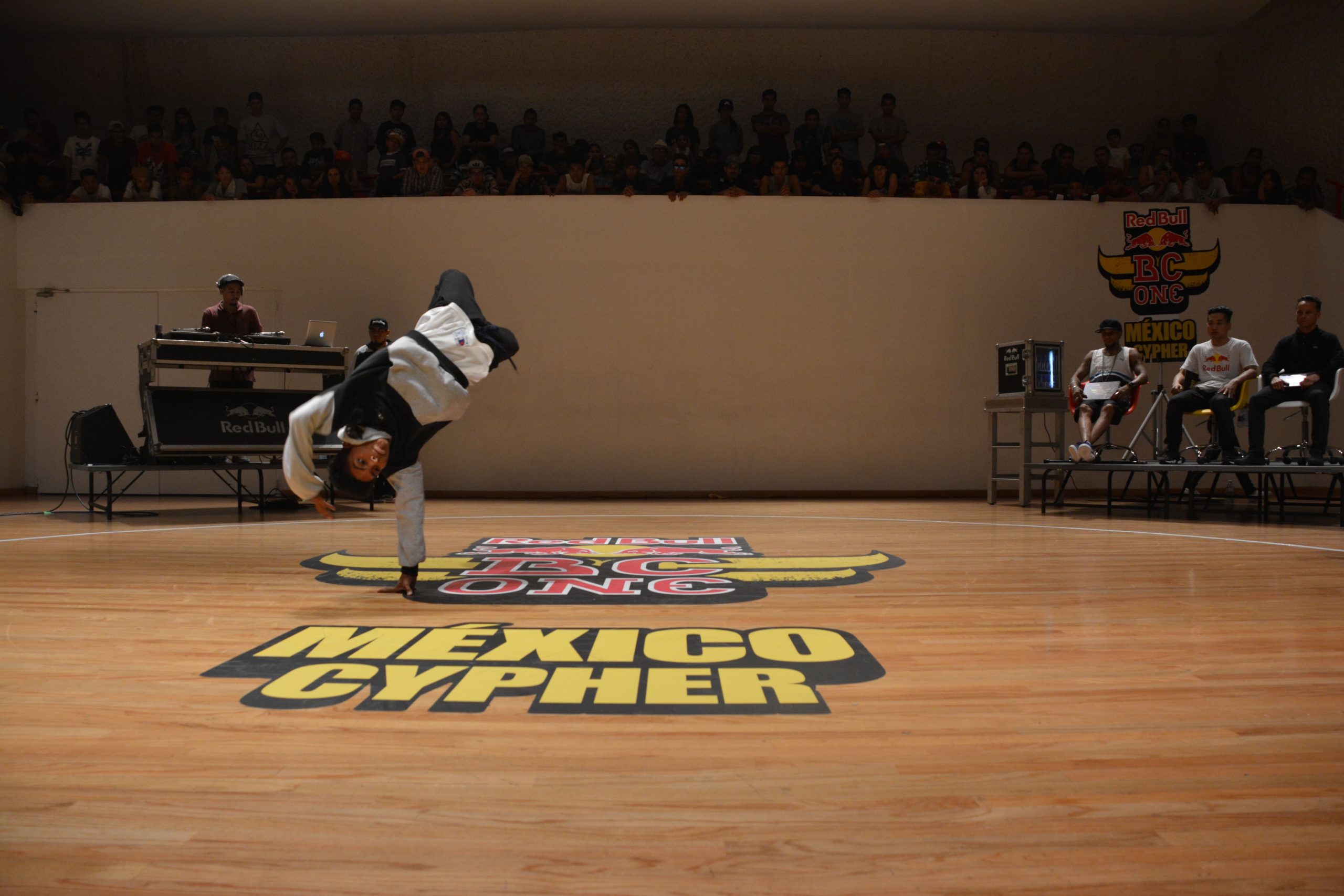 Fotografía del BC One Red Bull Cypher, en el encuentro internacional Danza Urbana Generación Hip Hop llevado a cabo en el Centro Nacional de las Artes del 27 al 29 de mayo de 2016.