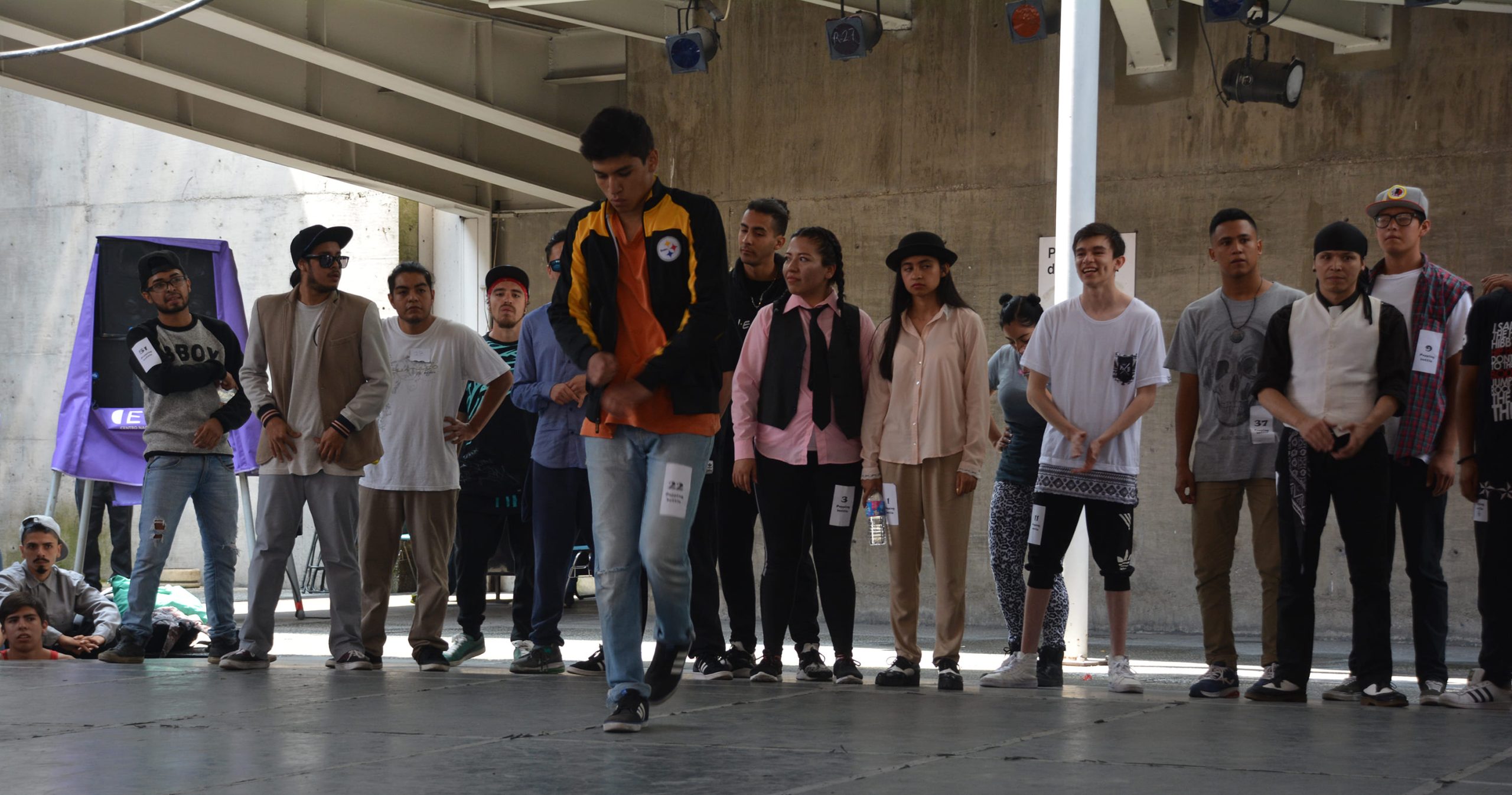 Fotografía de la Batalla Popping, en el encuentro internacional Danza Urbana Generación Hip Hop llevado a cabo en el Centro Nacional de las Artes del 27 al 29 de mayo de 2016.