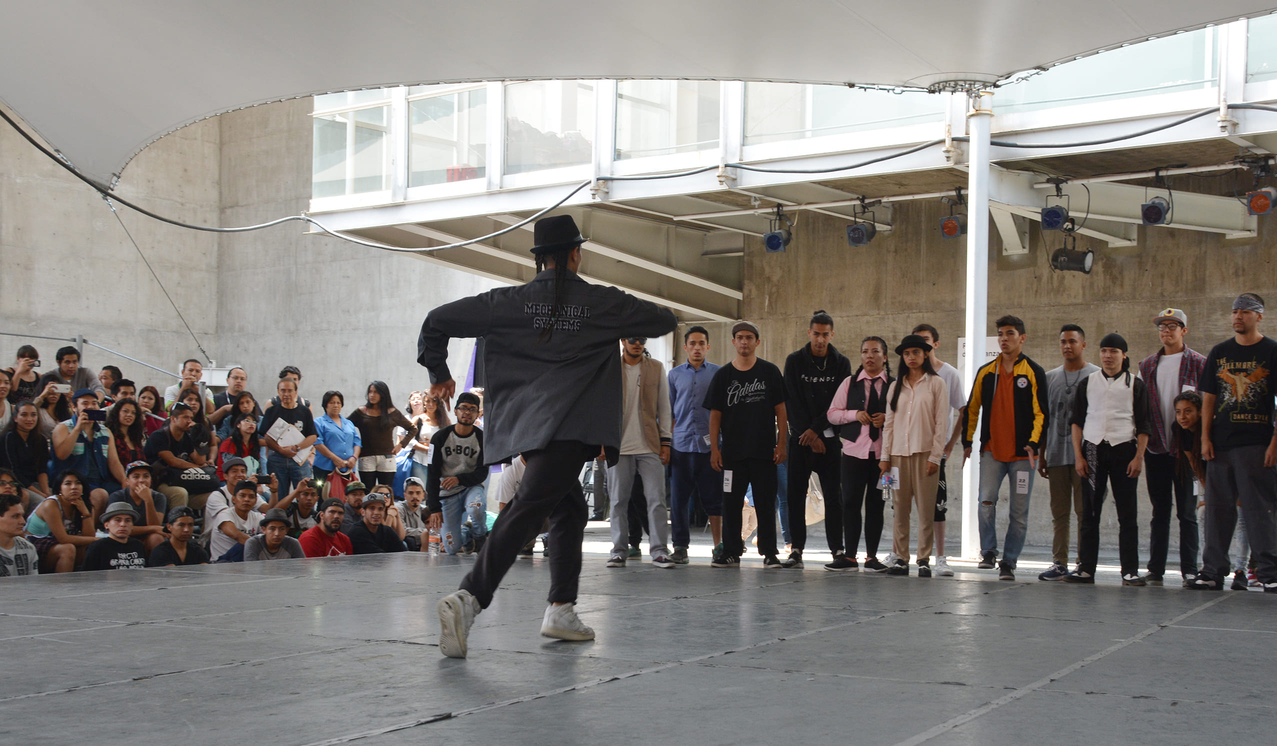 Fotografía de la Batalla Popping, en el encuentro internacional Danza Urbana Generación Hip Hop llevado a cabo en el Centro Nacional de las Artes del 27 al 29 de mayo de 2016.