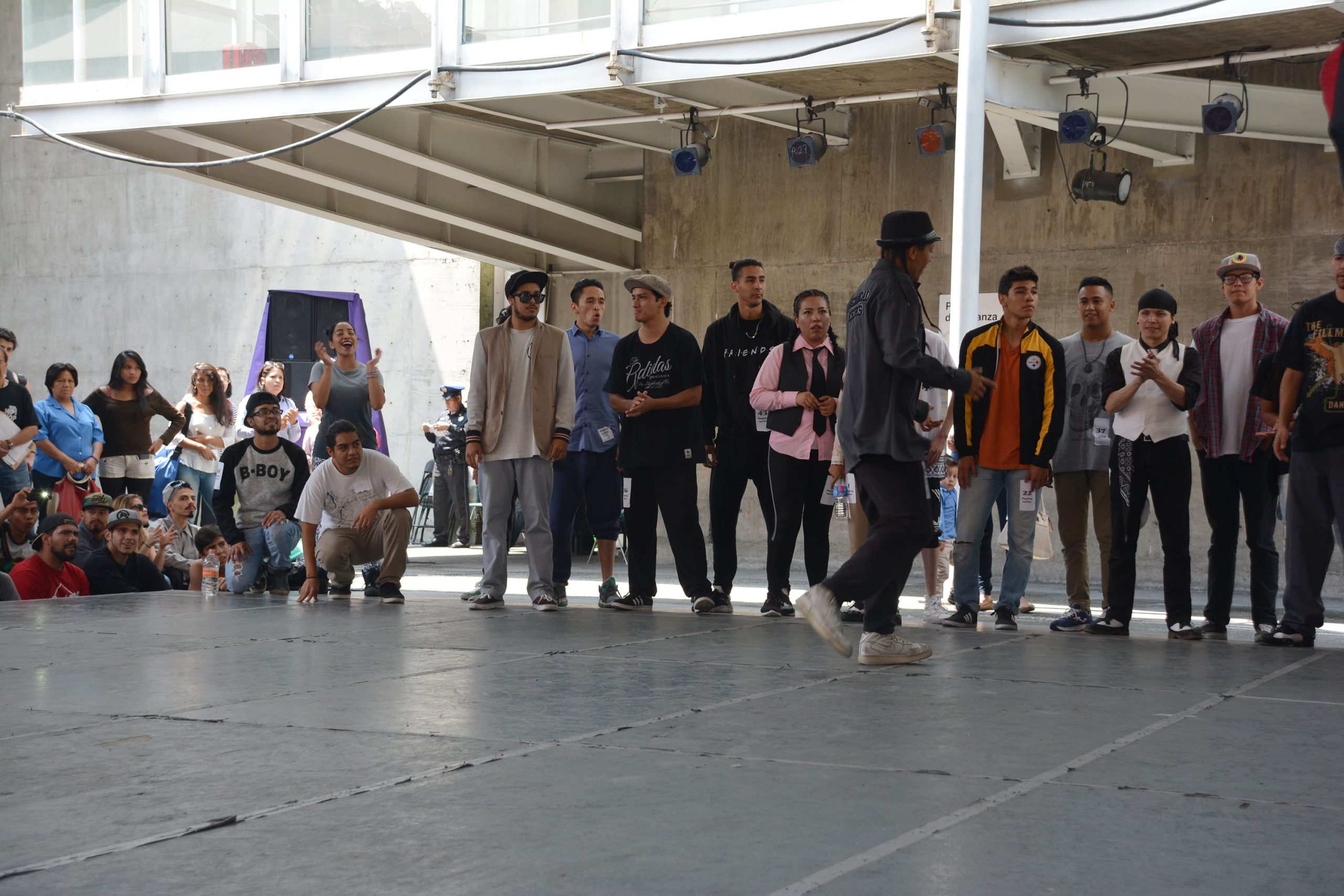Fotografía de la Batalla Popping, en el encuentro internacional Danza Urbana Generación Hip Hop llevado a cabo en el Centro Nacional de las Artes del 27 al 29 de mayo de 2016.