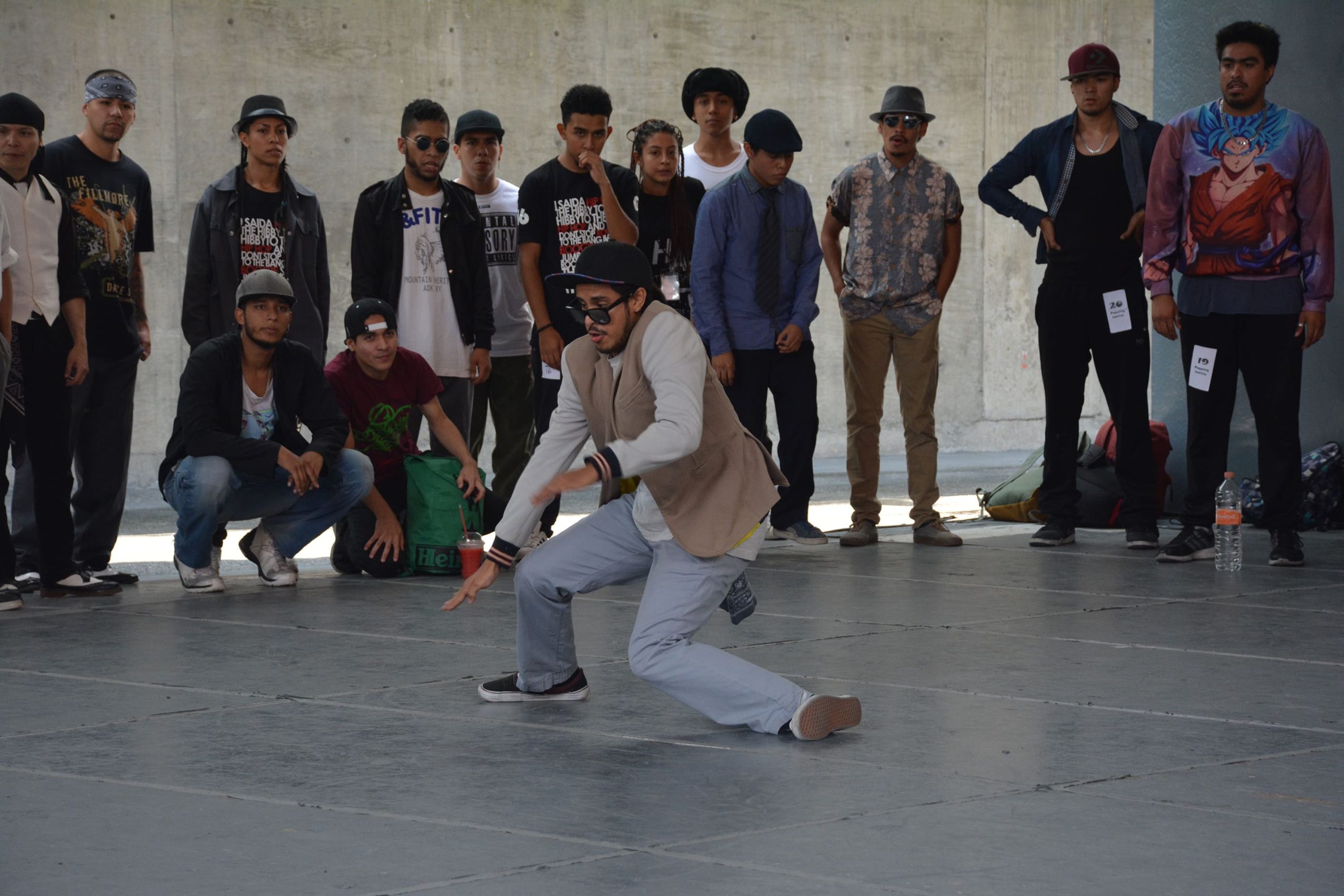 Fotografía de la Batalla Popping, en el encuentro internacional Danza Urbana Generación Hip Hop llevado a cabo en el Centro Nacional de las Artes del 27 al 29 de mayo de 2016.