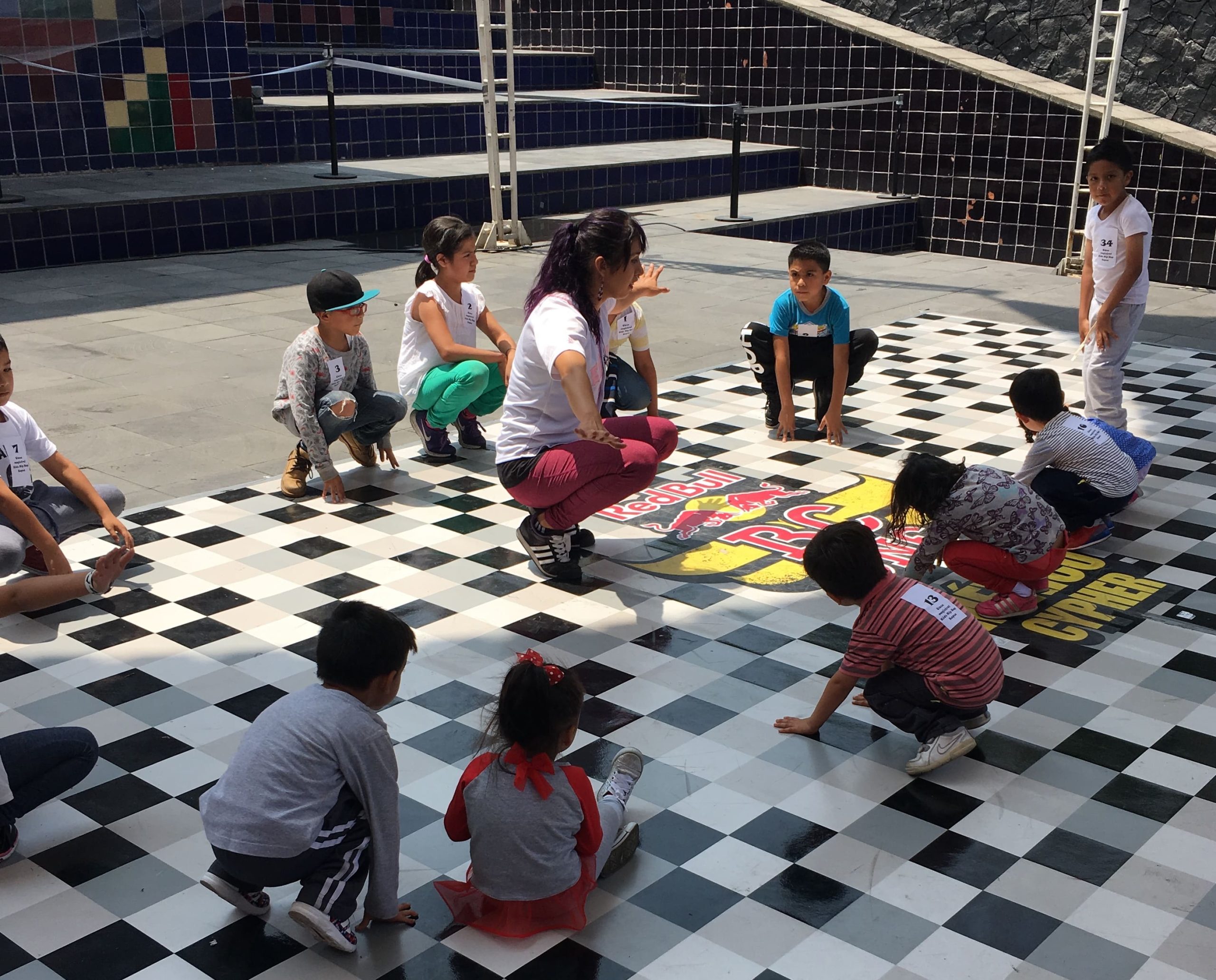 Fotografía de la clase magistral Kids Hip Hop que formó parte del encuentro internacional Danza Urbana Generación Hip Hop llevado a cabo en el Centro Nacional de las Artes del 27 al 29 de mayo de 2016.