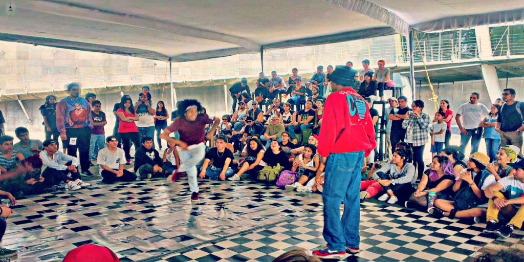 Fotografía de la Batalla Freestyle Hip Hop en el encuentro internacional Danza Urbana Generación Hip Hop llevado a cabo en el Centro Nacional de las Artes del 27 al 29 de mayo de 2016.