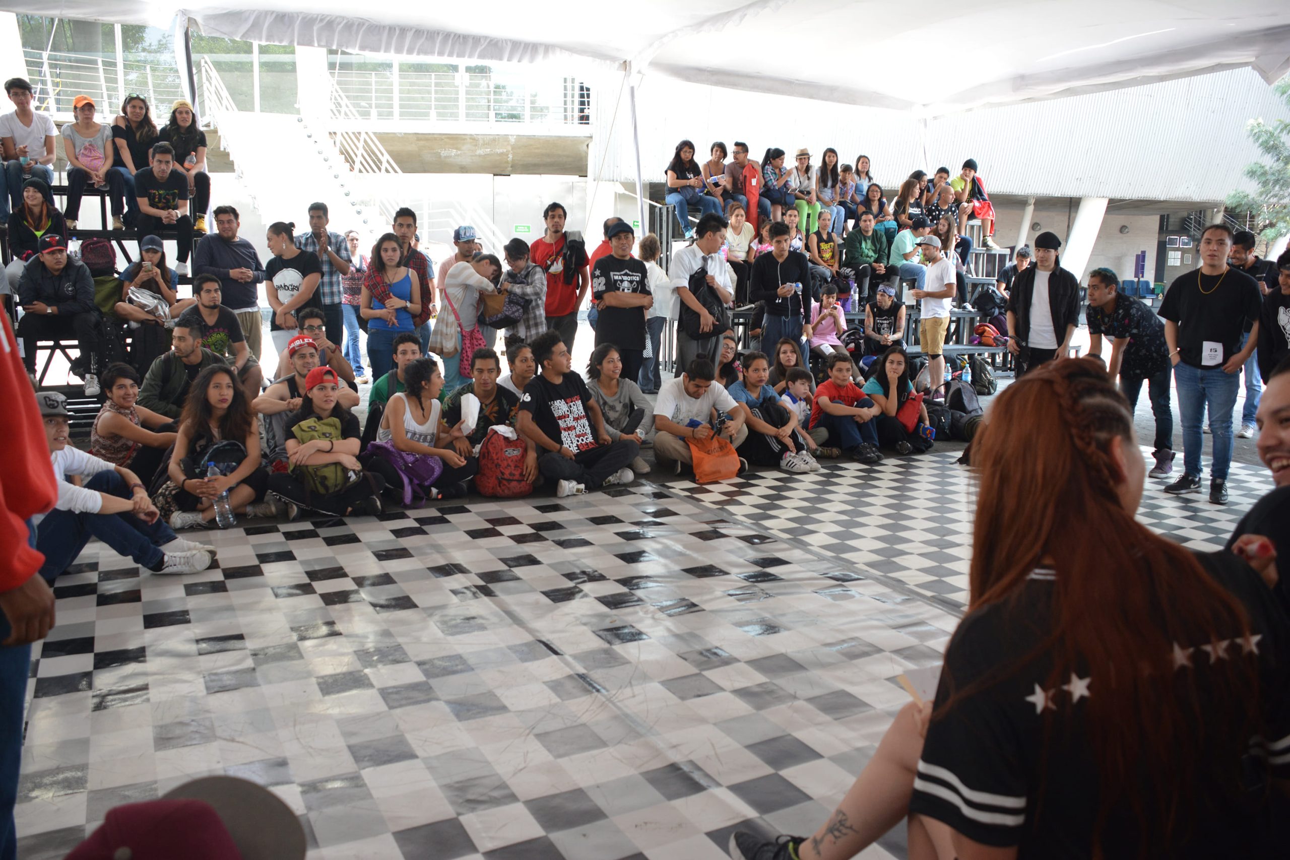 Fotografía de la Batalla Freestyle Hip Hop en el encuentro internacional Danza Urbana Generación Hip Hop llevado a cabo en el Centro Nacional de las Artes del 27 al 29 de mayo de 2016.