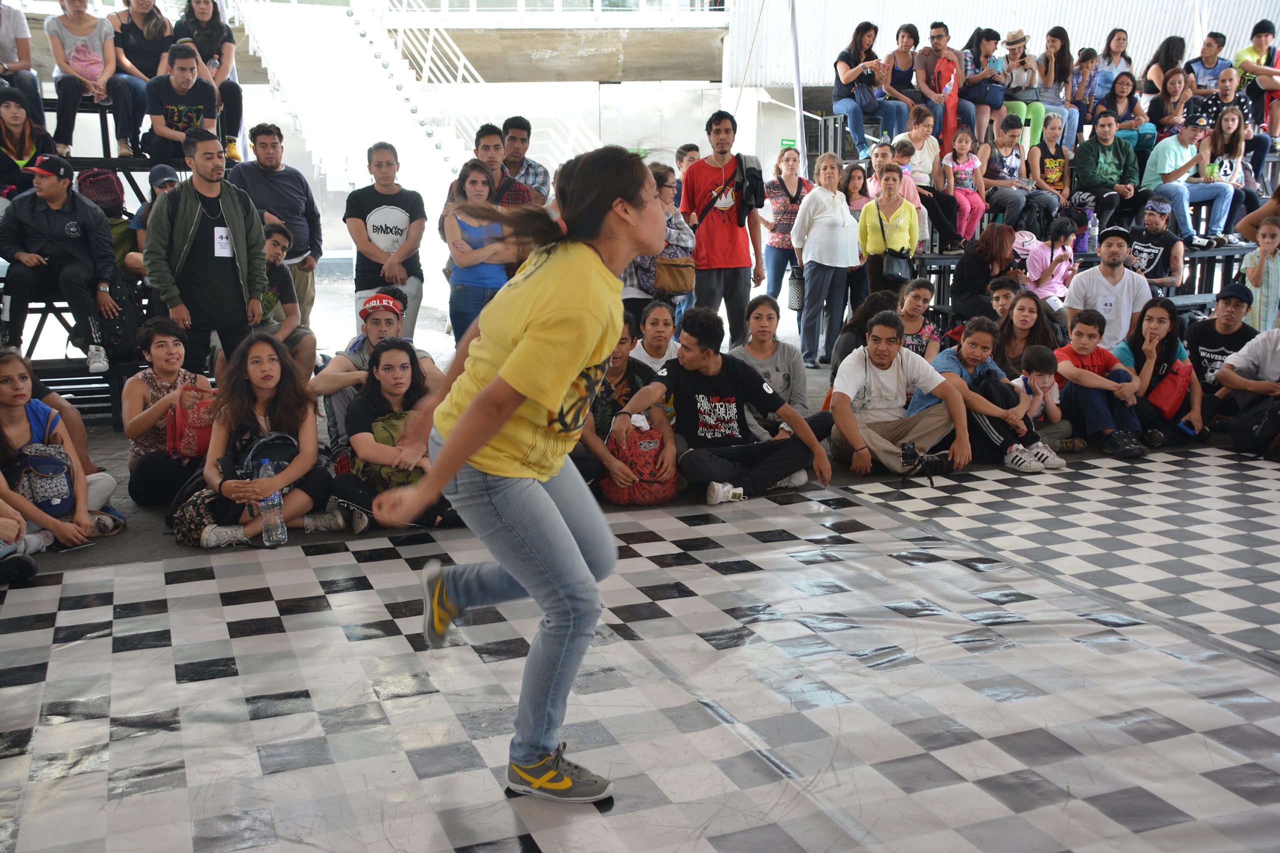 Fotografía de la Batalla Freestyle Hip Hop en el encuentro internacional Danza Urbana Generación Hip Hop llevado a cabo en el Centro Nacional de las Artes del 27 al 29 de mayo de 2016.