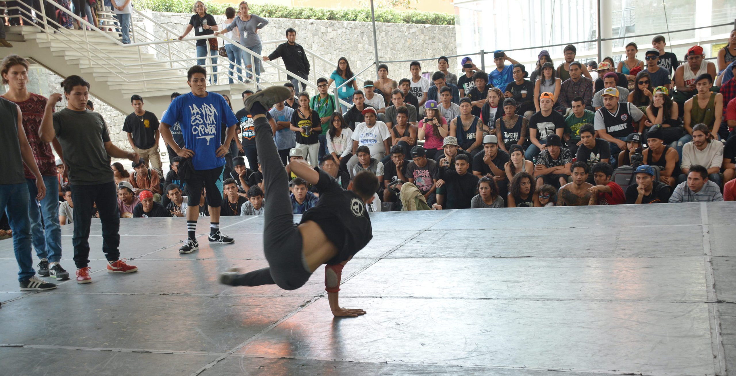 Fotografía de los preliminares de la Crewbattle en el encuentro internacional Danza Urbana Generación Hip Hop llevado a cabo en el Centro Nacional de las Artes del 27 al 29 de mayo de 2016.
