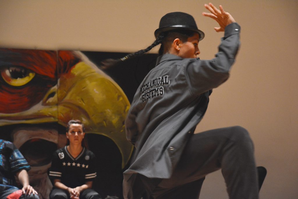 Fotografía de la batalla final de Popping en el encuentro internacional Danza Urbana Generación Hip Hop llevado a cabo en el Centro Nacional de las Artes del 27 al 29 de mayo de 2016.