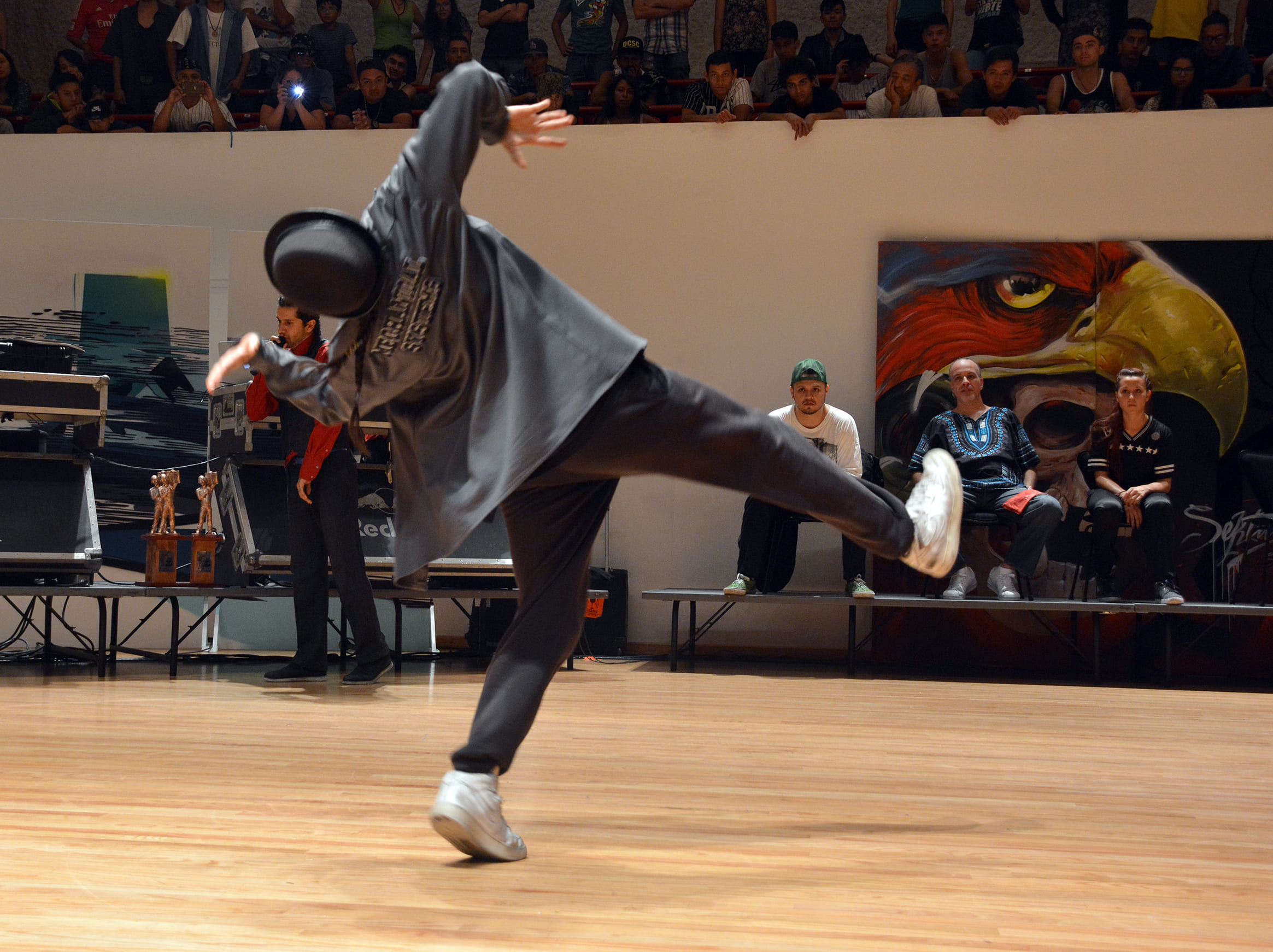 Fotografía de la batalla final de Popping en el encuentro internacional Danza Urbana Generación Hip Hop llevado a cabo en el Centro Nacional de las Artes del 27 al 29 de mayo de 2016.