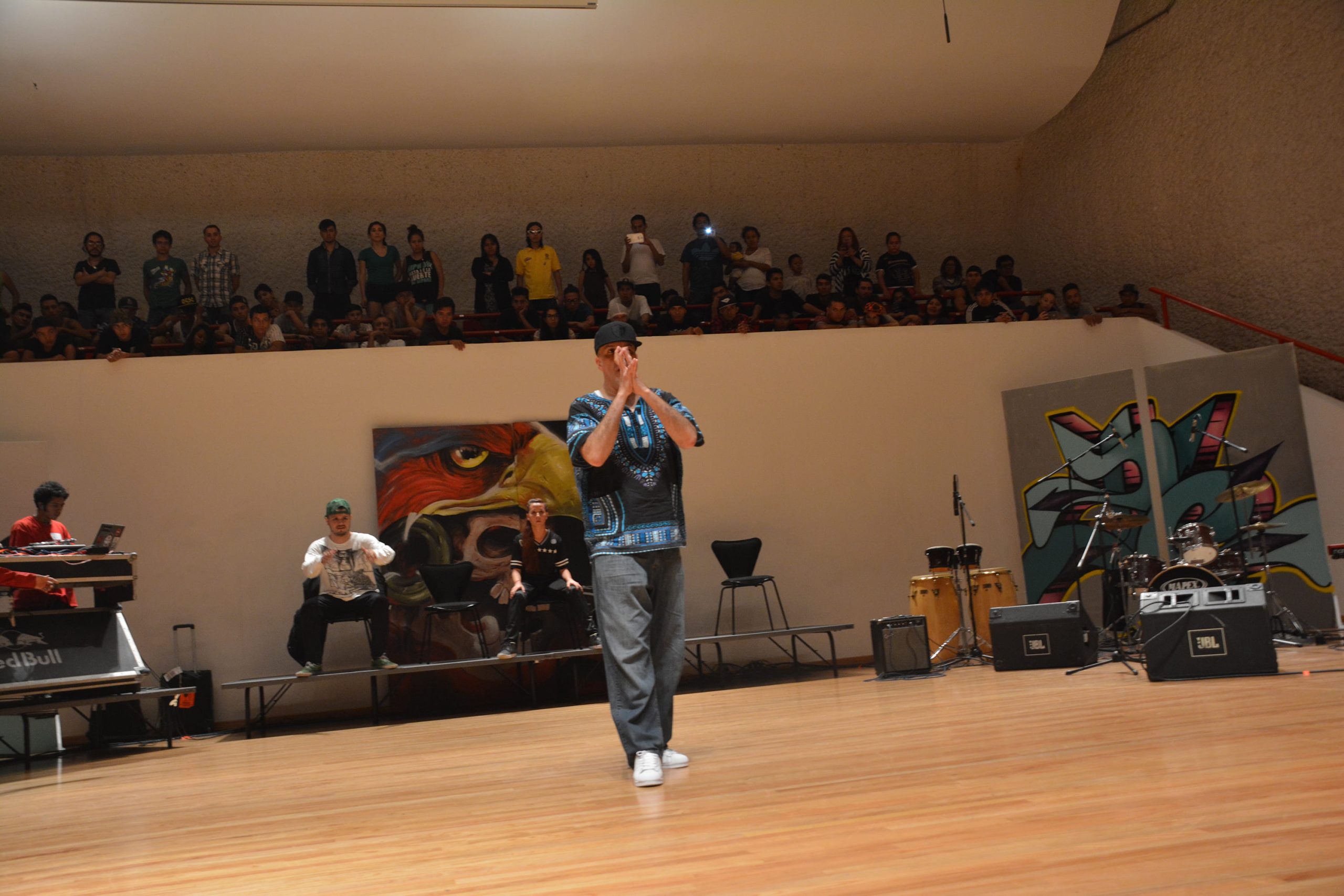 Fotografía de la batalla final de Popping en el encuentro internacional Danza Urbana Generación Hip Hop llevado a cabo en el Centro Nacional de las Artes del 27 al 29 de mayo de 2016.