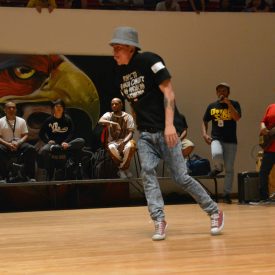 Fotografía de la batalla final Crew vs. Crew del encuentro internacional Danza Urbana Generación Hip Hop llevado a cabo en el Centro Nacional de las Artes del 27 al 29 de mayo de 2016.