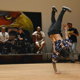 Fotografía de la batalla final Crew vs. Crew del encuentro internacional Danza Urbana Generación Hip Hop llevado a cabo en el Centro Nacional de las Artes del 27 al 29 de mayo de 2016.
