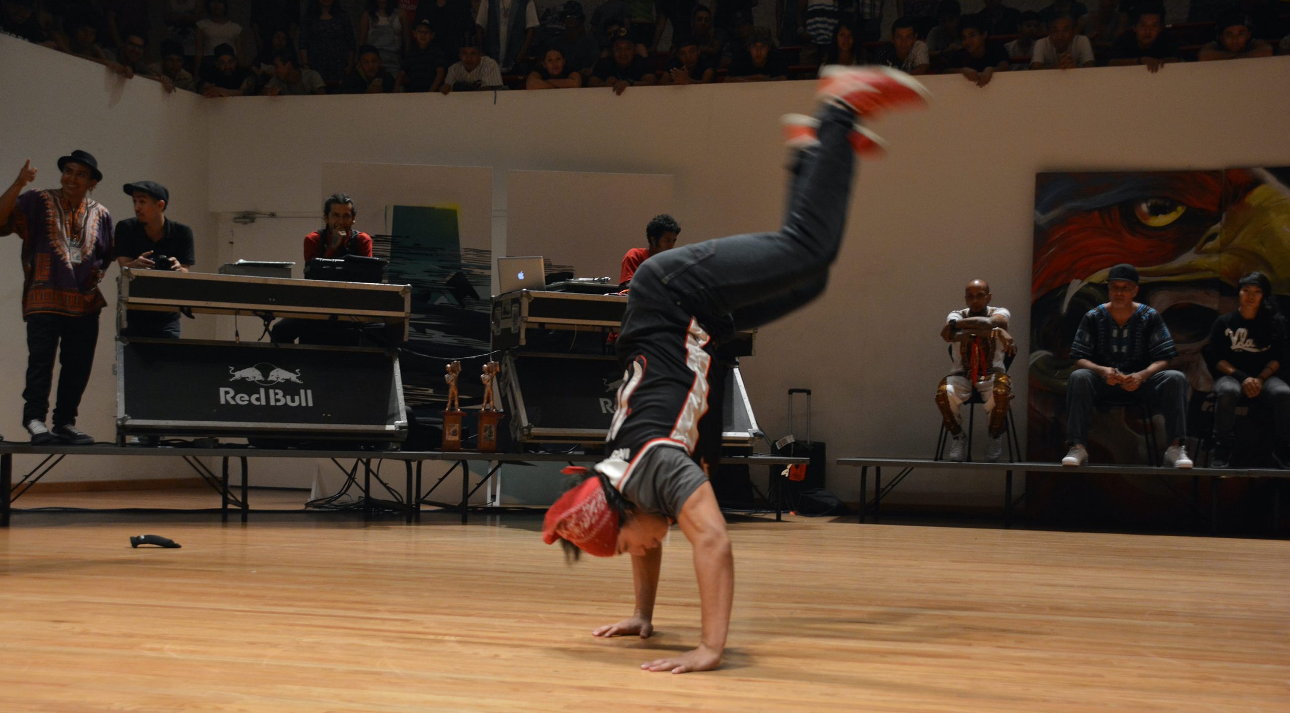 Fotografía de la batalla final Crew vs. Crew del encuentro internacional Danza Urbana Generación Hip Hop llevado a cabo en el Centro Nacional de las Artes del 27 al 29 de mayo de 2016.