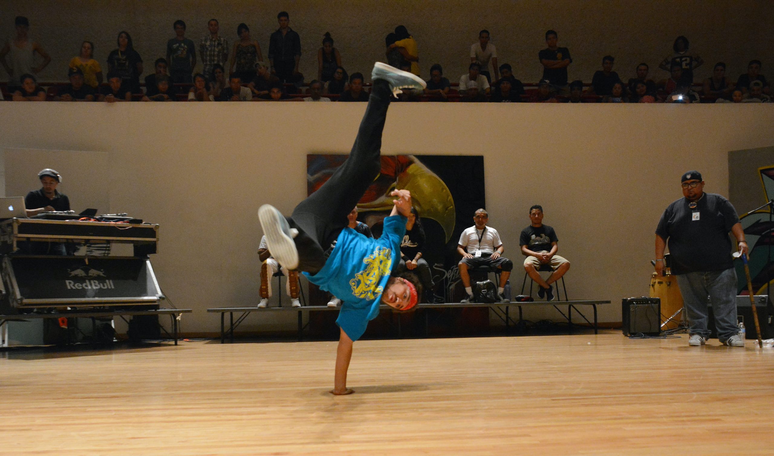 Fotografía de la batalla final Crew vs. Crew del encuentro internacional Danza Urbana Generación Hip Hop llevado a cabo en el Centro Nacional de las Artes del 27 al 29 de mayo de 2016.
