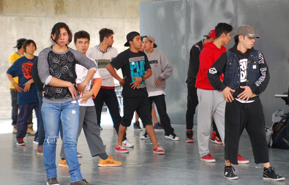 Fotografía de la clase magistral de Popping que se llevó a cabo el 30 de mayo de 2015 como parte del encuentro internacional Danza Urbana Generación Hip Hop realizado en el Centro Nacional de las Artes.