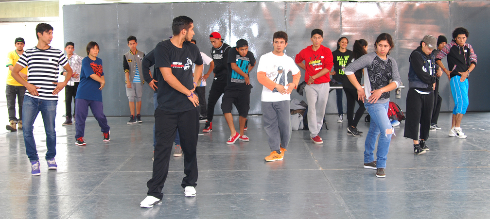 Fotografía de la clase magistral de Popping que se llevó a cabo el 30 de mayo de 2015 como parte del encuentro internacional Danza Urbana Generación Hip Hop realizado en el Centro Nacional de las Artes.