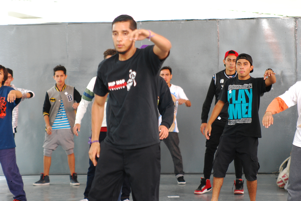 Fotografía de la clase magistral de Popping que se llevó a cabo el 30 de mayo de 2015 como parte del encuentro internacional Danza Urbana Generación Hip Hop realizado en el Centro Nacional de las Artes.
