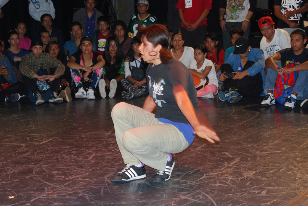 Fotografía de la batalla Footwork que se llevó a cabo el 30 de mayo de 2015 como parte del encuentro internacional Danza Urbana Generación Hip Hop realizado en el Centro Nacional de las Artes.
