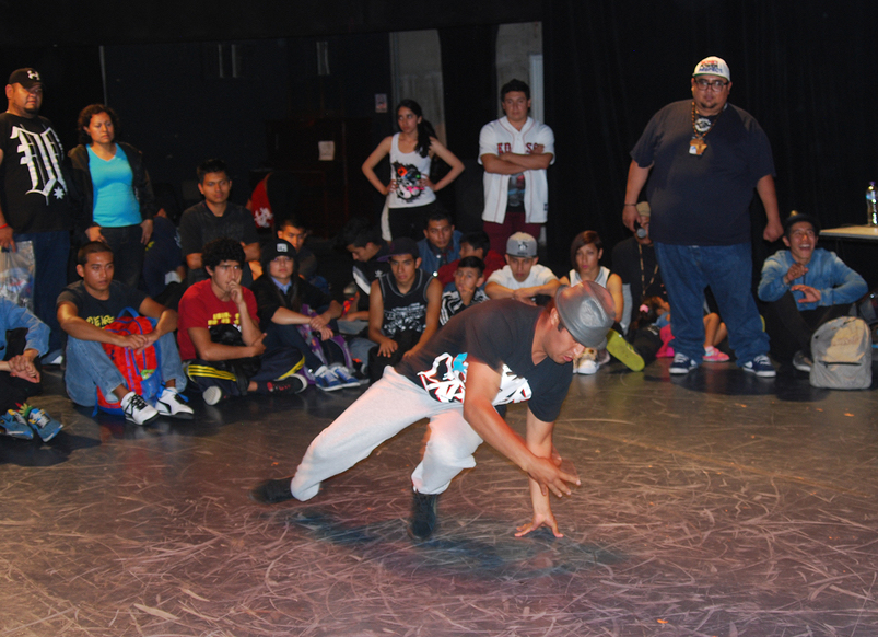 Fotografía de la batalla Footwork que se llevó a cabo el 30 de mayo de 2015 como parte del encuentro internacional Danza Urbana Generación Hip Hop realizado en el Centro Nacional de las Artes.