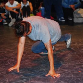 Fotografía de la batalla Footwork que se llevó a cabo el 30 de mayo de 2015 como parte del encuentro internacional Danza Urbana Generación Hip Hop realizado en el Centro Nacional de las Artes.
