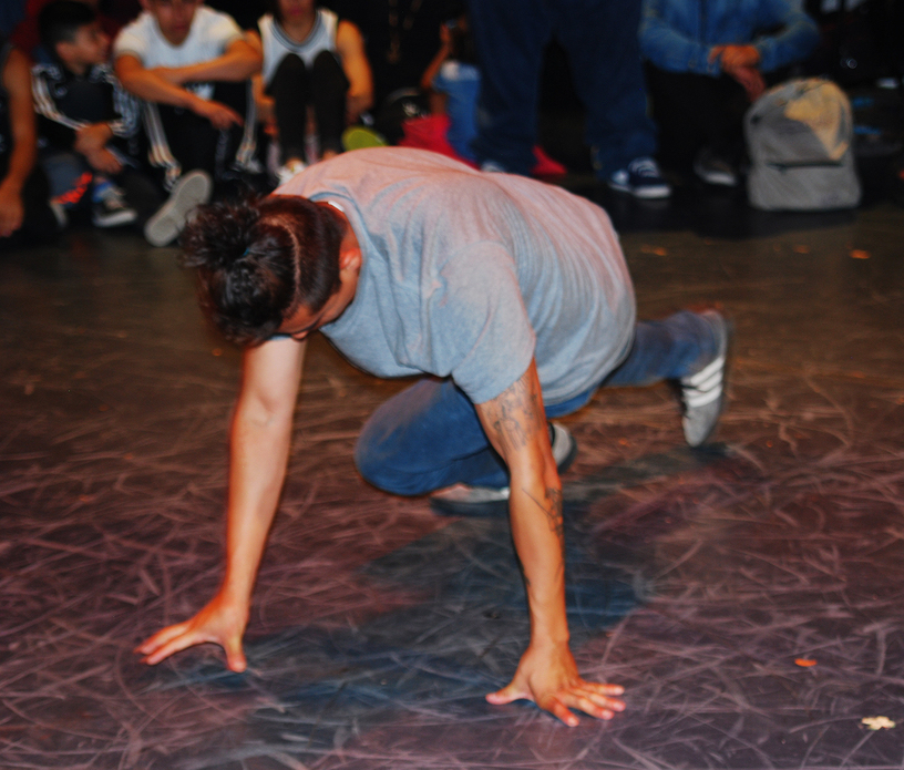 Fotografía de la batalla Footwork que se llevó a cabo el 30 de mayo de 2015 como parte del encuentro internacional Danza Urbana Generación Hip Hop realizado en el Centro Nacional de las Artes.