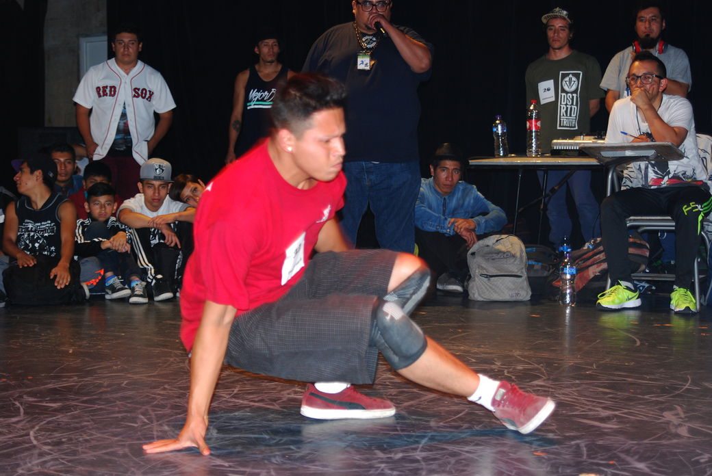 Fotografía de la batalla Footwork que se llevó a cabo el 30 de mayo de 2015 como parte del encuentro internacional Danza Urbana Generación Hip Hop realizado en el Centro Nacional de las Artes.