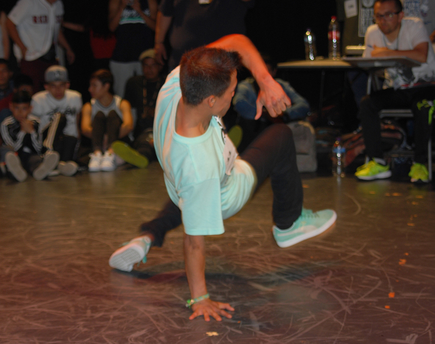 Fotografía de la batalla Footwork que se llevó a cabo el 30 de mayo de 2015 como parte del encuentro internacional Danza Urbana Generación Hip Hop realizado en el Centro Nacional de las Artes.