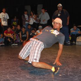 Fotografía de la batalla Footwork que se llevó a cabo el 30 de mayo de 2015 como parte del encuentro internacional Danza Urbana Generación Hip Hop realizado en el Centro Nacional de las Artes.