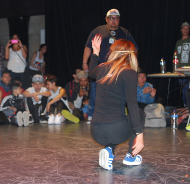 Fotografía de la batalla Footwork que se llevó a cabo el 30 de mayo de 2015 como parte del encuentro internacional Danza Urbana Generación Hip Hop realizado en el Centro Nacional de las Artes.