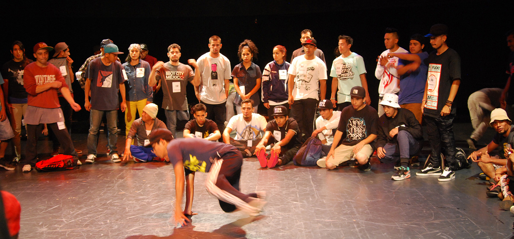 Fotografía de la batalla Footwork que se llevó a cabo el 30 de mayo de 2015 como parte del encuentro internacional Danza Urbana Generación Hip Hop realizado en el Centro Nacional de las Artes.