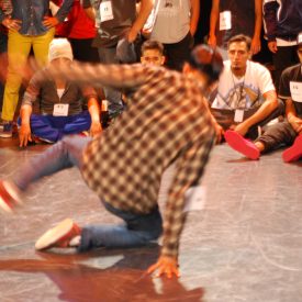 Fotografía de la batalla Footwork que se llevó a cabo el 30 de mayo de 2015 como parte del encuentro internacional Danza Urbana Generación Hip Hop realizado en el Centro Nacional de las Artes.