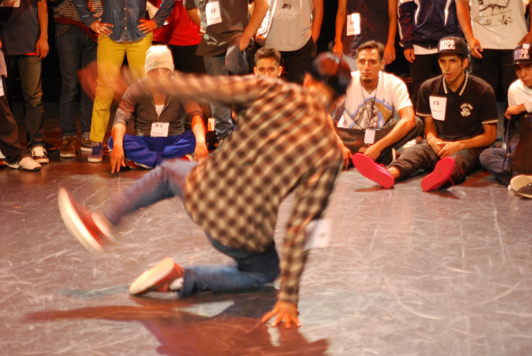 Fotografía de la batalla Footwork que se llevó a cabo el 30 de mayo de 2015 como parte del encuentro internacional Danza Urbana Generación Hip Hop realizado en el Centro Nacional de las Artes.