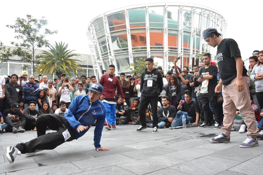 Fotografía de la batalla Concrete que se llevó a cabo el 30 de mayo de 2015 como parte del encuentro internacional Danza Urbana Generación Hip Hop realizado en el Centro Nacional de las Artes.