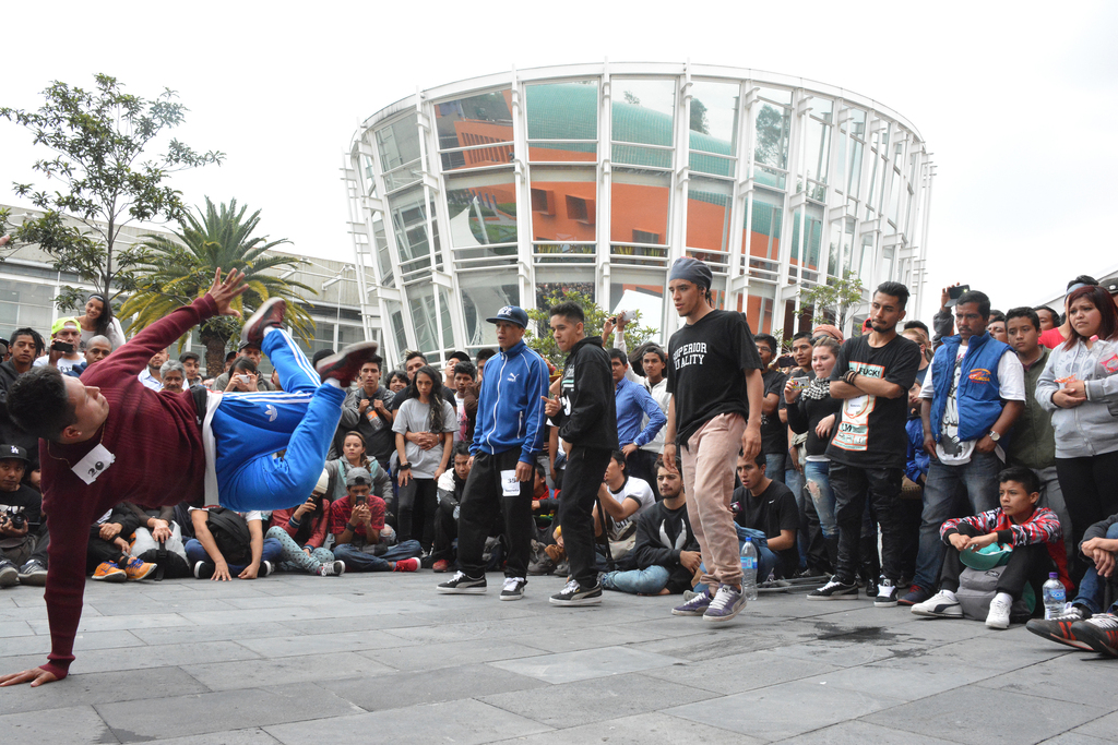 Fotografía de la batalla Concrete que se llevó a cabo el 30 de mayo de 2015 como parte del encuentro internacional Danza Urbana Generación Hip Hop realizado en el Centro Nacional de las Artes.