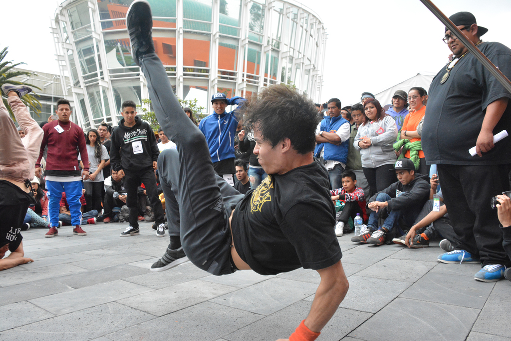 Fotografía de la batalla Concrete que se llevó a cabo el 30 de mayo de 2015 como parte del encuentro internacional Danza Urbana Generación Hip Hop realizado en el Centro Nacional de las Artes.
