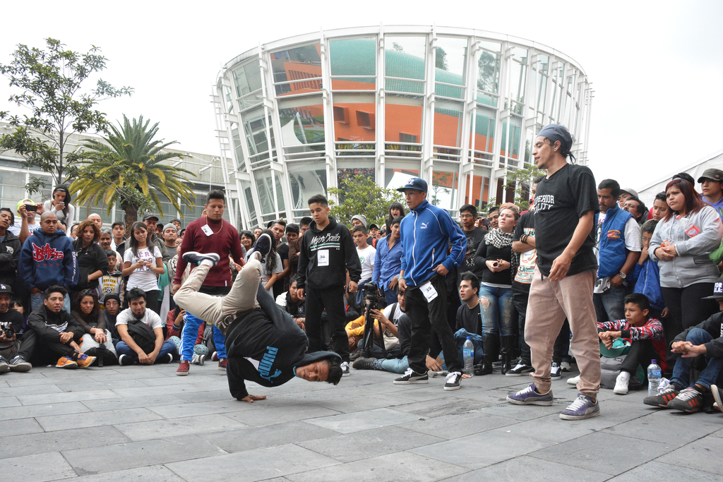 Fotografía de la batalla Concrete que se llevó a cabo el 30 de mayo de 2015 como parte del encuentro internacional Danza Urbana Generación Hip Hop realizado en el Centro Nacional de las Artes.