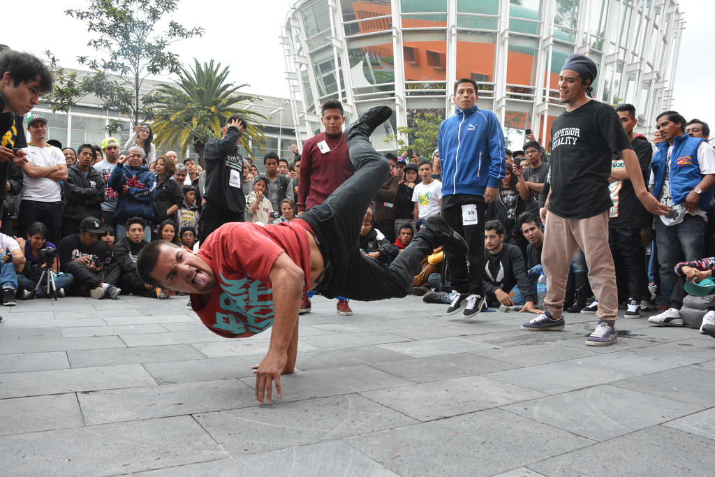 Fotografía de la batalla Concrete que se llevó a cabo el 30 de mayo de 2015 como parte del encuentro internacional Danza Urbana Generación Hip Hop realizado en el Centro Nacional de las Artes.