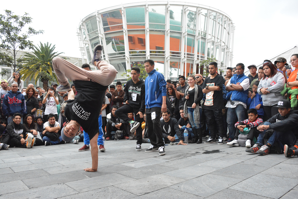 Fotografía de la batalla Concrete que se llevó a cabo el 30 de mayo de 2015 como parte del encuentro internacional Danza Urbana Generación Hip Hop realizado en el Centro Nacional de las Artes.
