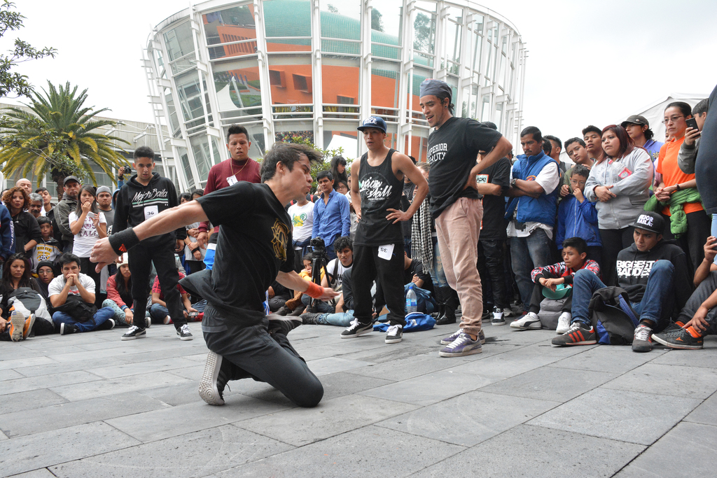 Fotografía de la batalla Concrete que se llevó a cabo el 30 de mayo de 2015 como parte del encuentro internacional Danza Urbana Generación Hip Hop realizado en el Centro Nacional de las Artes.