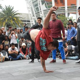 Fotografía de la batalla Concrete que se llevó a cabo el 30 de mayo de 2015 como parte del encuentro internacional Danza Urbana Generación Hip Hop realizado en el Centro Nacional de las Artes.