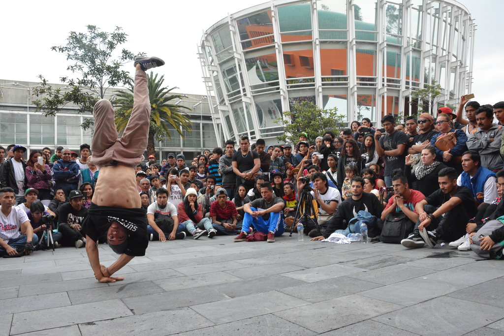 Fotografía de la batalla Concrete que se llevó a cabo el 30 de mayo de 2015 como parte del encuentro internacional Danza Urbana Generación Hip Hop realizado en el Centro Nacional de las Artes.