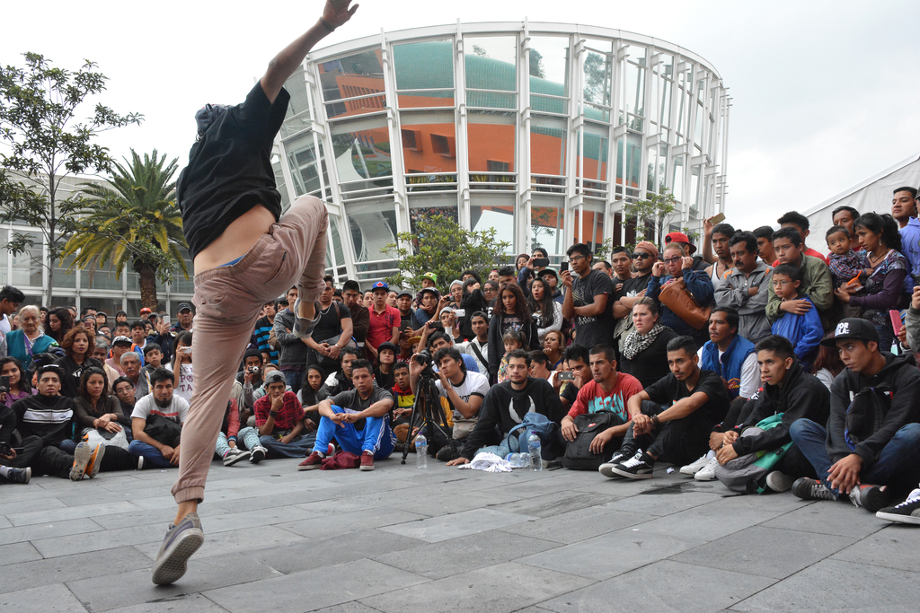 Fotografía de la batalla Concrete que se llevó a cabo el 30 de mayo de 2015 como parte del encuentro internacional Danza Urbana Generación Hip Hop realizado en el Centro Nacional de las Artes.
