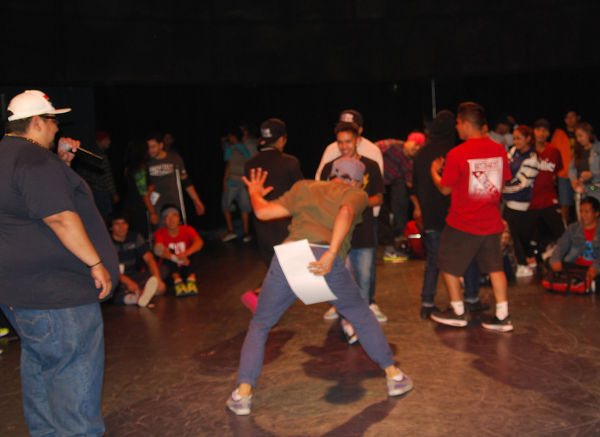 Fotografía de la Batalla Power Move que se llevó a cabo el 30 de mayo de 2015 como parte del encuentro internacional Danza Urbana Generación Hip Hop realizado en el Centro Nacional de las Artes.